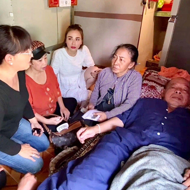 Nghệ sĩ cải lương Tuấn Anh xuất huyết não, xin xuất viện vì không đủ tiền Nghe si cai luong Tuan Anh xuat huyet nao, xin xuat vien vi khong du tien