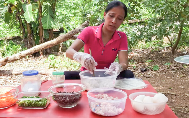 Bà Lý Vlog bị 'tố' làm đồ ăn mất vệ sinh - Hình 7 Ba Ly Vlog bi 'to' lam do an mat ve sinh-Hinh-7