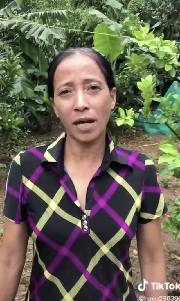 Bà Lý Vlog bị 'tố' làm đồ ăn mất vệ sinh Ba Ly Vlog bi 'to' lam do an mat ve sinh