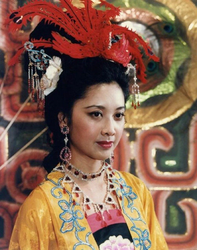 “Đệ nhất mỹ nhân” Tây du ký 1986 khiến “Đường Tăng” say nắng là ai ? - Hình 2 “De nhat my nhan” Tay du ky 1986 khien “Duong Tang” say nang la ai ?-Hinh-2