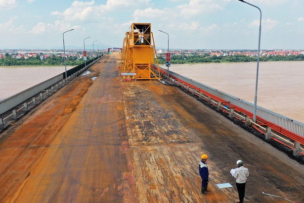 Lý do chuyên gia Nga từ chối sửa mặt cầu Thăng Long - Hình 2 Ly do chuyen gia Nga tu choi sua mat cau Thang Long-Hinh-2