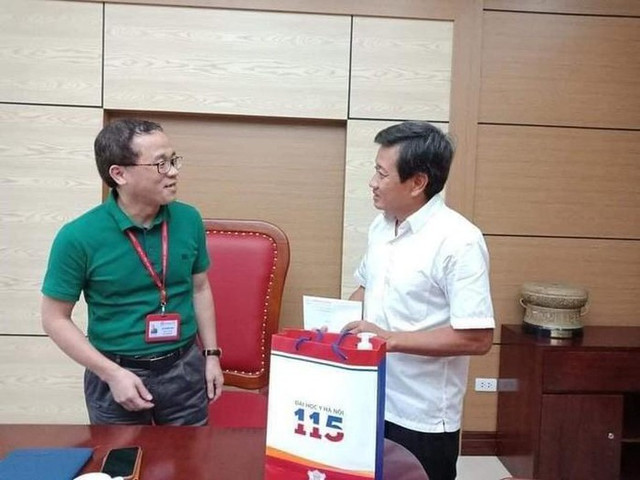 Hiệu trưởng ĐH Y Hà Nội nói gì với ông Đoàn Ngọc Hải sau hành trình 600 km trở về từ Hà Giang? - Hình 2 Hieu truong DH Y Ha Noi noi gi voi ong Doan Ngoc Hai sau hanh trinh 600 km tro ve tu Ha Giang?-Hinh-2