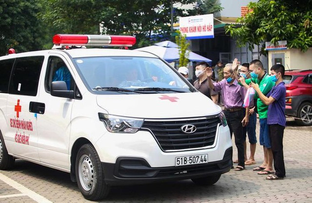Hiệu trưởng ĐH Y Hà Nội nói gì với ông Đoàn Ngọc Hải sau hành trình 600 km trở về từ Hà Giang? - Hình 3 Hieu truong DH Y Ha Noi noi gi voi ong Doan Ngoc Hai sau hanh trinh 600 km tro ve tu Ha Giang?-Hinh-3