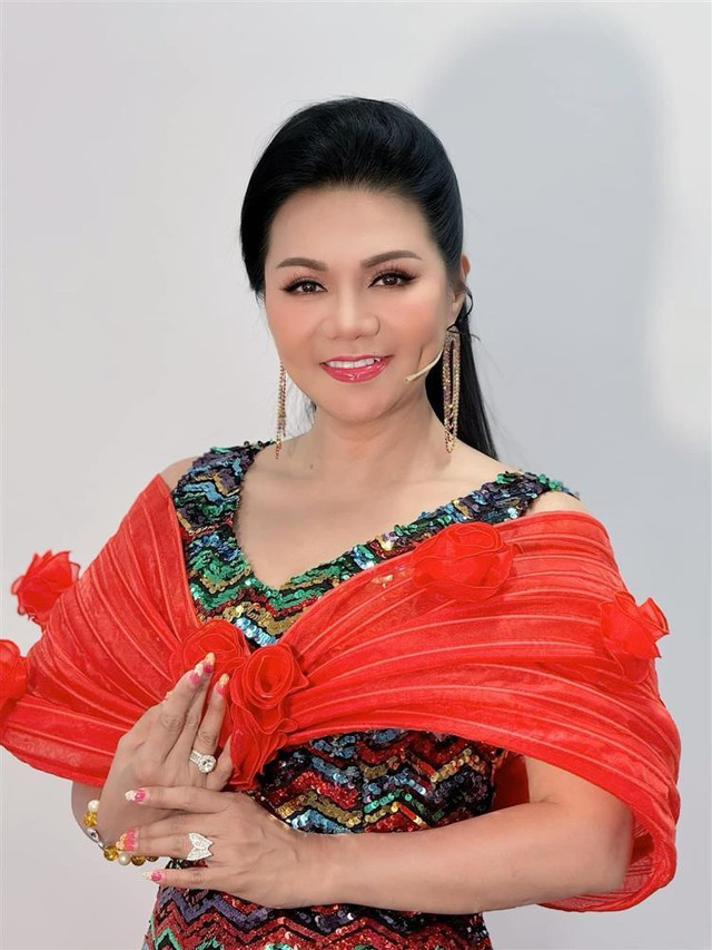 Ngọc Huyền thừa nhận trẻ trung và tươi tắn tuổi U60 nhờ thẩm mỹ Ngoc Huyen thua nhan tre trung va tuoi tan tuoi U60 nho tham my