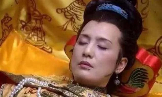 Tại sao khi an táng các phi tần xưa lại bị bịt hậu môn? Tai sao khi an tang cac phi tan xua lai bi bit hau mon?