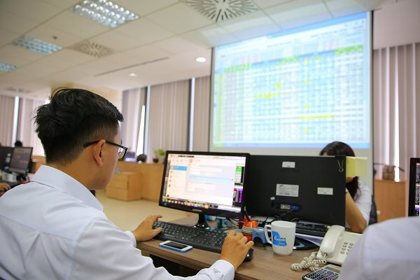 Mục đích của hàng loạt chiêu 'đỡ giá' trên sàn chứng khoán là gì? Muc dich cua hang loat chieu 'do gia' tren san chung khoan la gi?