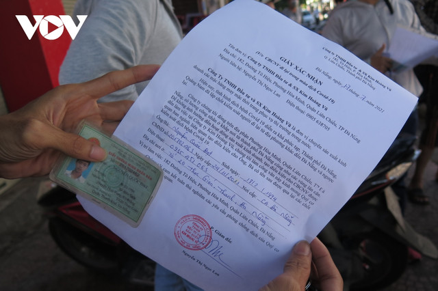 Người dân 4 phường “điểm nóng” tại Đà Nẵng thực hiện nghiêm giãn cách xã hội - Hình 3 Nguoi dan 4 phuong “diem nong” tai Da Nang thuc hien nghiem gian cach xa hoi-Hinh-3