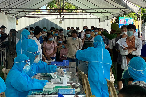 Ba người dương tính nCoV khi test nhanh tại chốt kiểm dịch Ba nguoi duong tinh nCoV khi test nhanh tai chot kiem dich