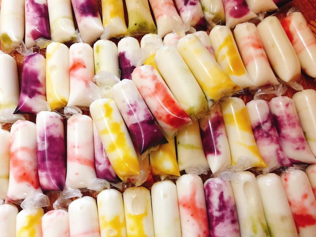 Sữa chua xanh đỏ 15 ngàn/kg, rao hàng xịn bán rẻ ê hề Sua chua xanh do 15 ngan/kg, rao hang xin ban re e he