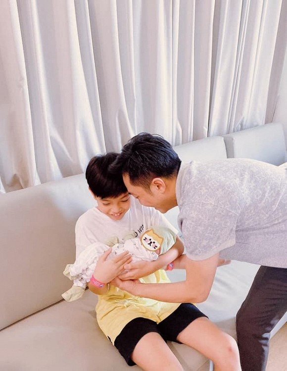 Cường Đô La khoe Subeo chăm em gái đúng chuẩn "anh nhà người ta" - Hình 3 Cuong Do La khoe Subeo cham em gai dung chuan