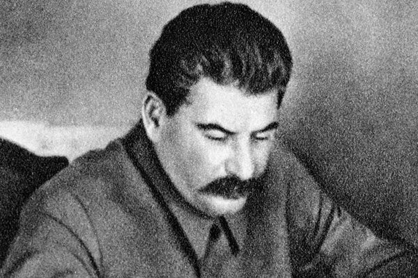 Hé lộ hai lần Stalin 'tha' cho trùm phát xít Hitler He lo hai lan Stalin 'tha' cho trum phat xit Hitler