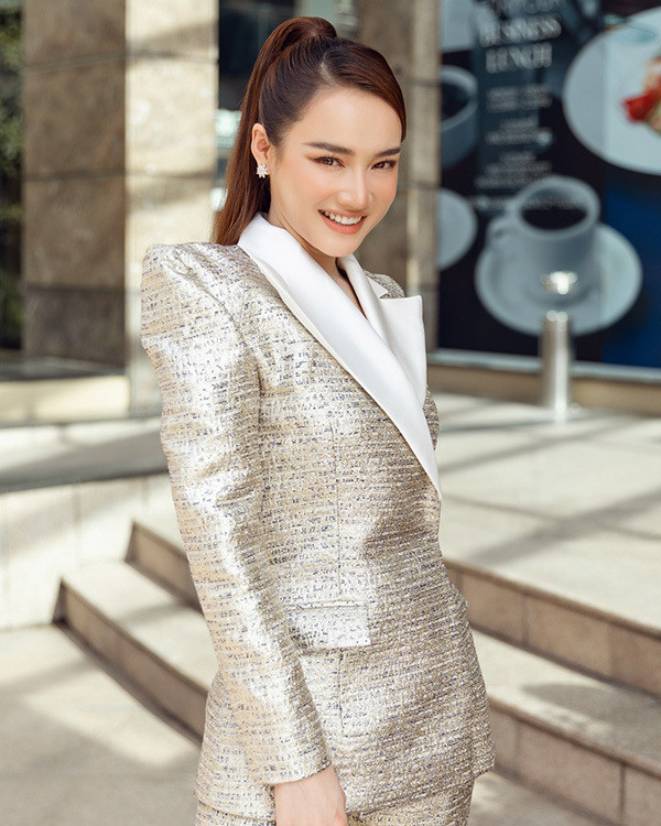 Trường Giang hộ tống Nhã Phương đi nhậm chức Phó chủ tịch - Hình 2 Truong Giang ho tong Nha Phuong di nham chuc Pho chu tich-Hinh-2