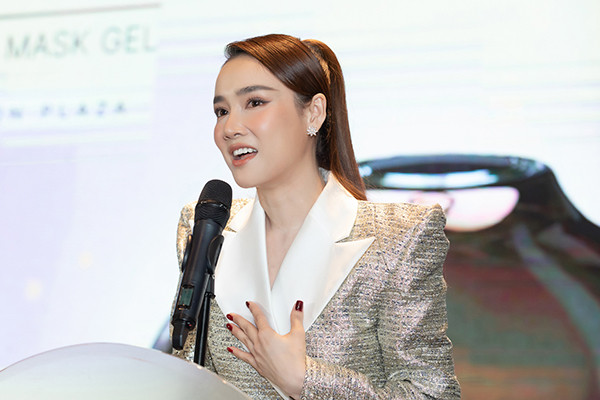 Trường Giang hộ tống Nhã Phương đi nhậm chức Phó chủ tịch - Hình 3 Truong Giang ho tong Nha Phuong di nham chuc Pho chu tich-Hinh-3