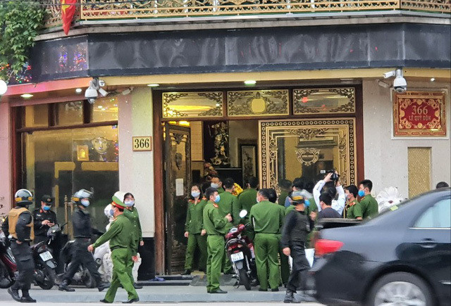 Khoác áo 'doanh nhân', vợ giang hồ Đường 'Nhuệ' là ai? Khoac ao 'doanh nhan', vo giang ho Duong 'Nhue' la ai?