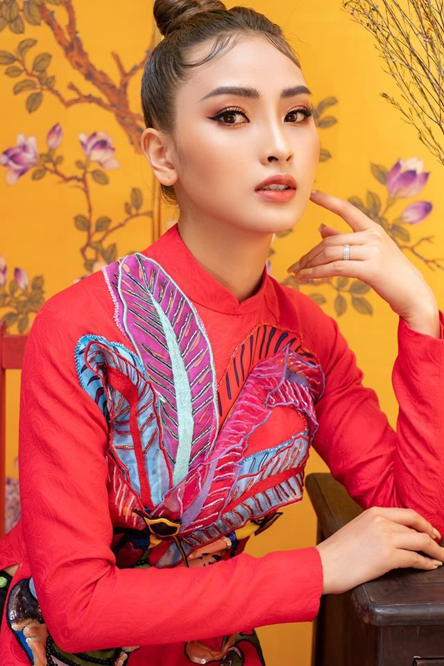 Vẻ gợi cảm của MC Huyền Trang Mù Tạt nổi tiếng VTV Ve goi cam cua MC Huyen Trang Mu Tat noi tieng VTV