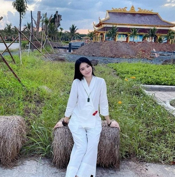 Hoa hậu Jolie Nguyễn tái xuất mạng xã hội sau 4 tháng ở ẩn - Hình 2 Hoa hau Jolie Nguyen tai xuat mang xa hoi sau 4 thang o an-Hinh-2