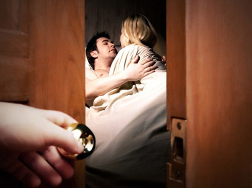 Cay đắng khi phát hiện chồng ngoại tình với bạn thân Cay dang khi phat hien chong ngoai tinh voi ban than
