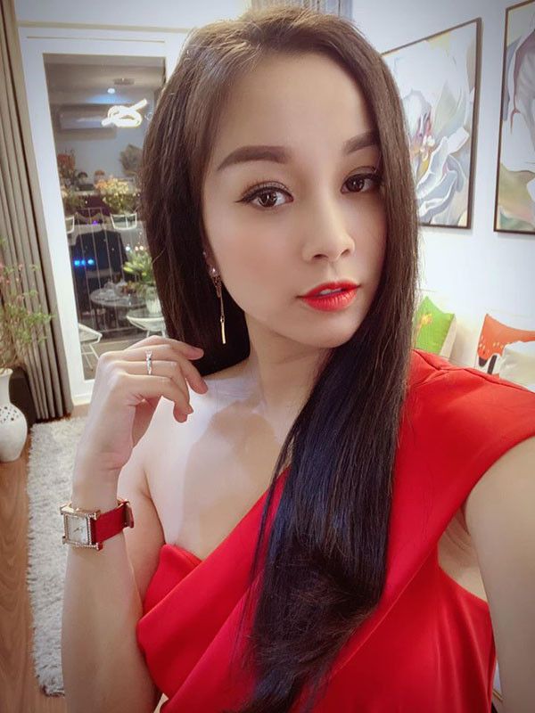 Kín đáo khi lên sóng, ngoài đời Vàng Anh gu thời trang trái ngược - Hình 4 Kin dao khi len song, ngoai doi Vang Anh gu thoi trang trai nguoc-Hinh-4