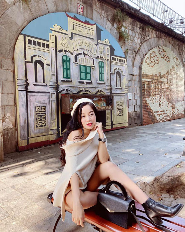 Kín đáo khi lên sóng, ngoài đời Vàng Anh gu thời trang trái ngược - Hình 10 Kin dao khi len song, ngoai doi Vang Anh gu thoi trang trai nguoc-Hinh-10