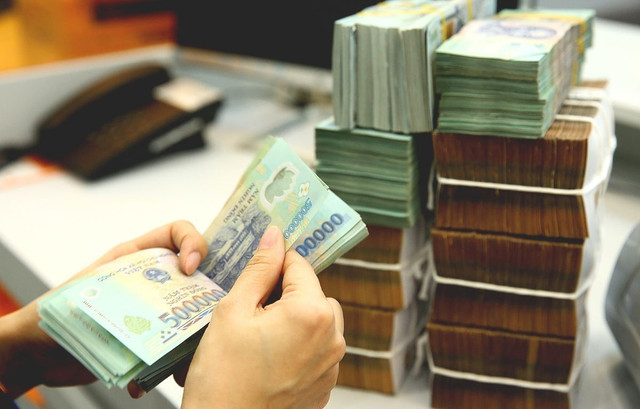 Bán nhà lầu, rút tiết kiệm đổ tiền tỷ chờ ăn lãi suất cao Ban nha lau, rut tiet kiem do tien ty cho an lai suat cao