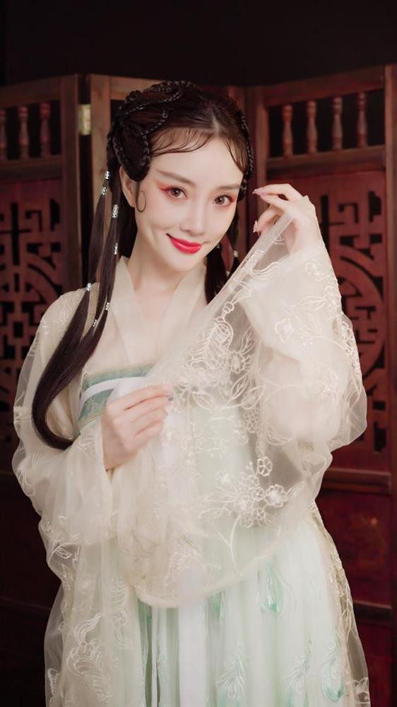 Lý Tiểu Lộ bị chê giống 'dâm phụ' trong tạo hình cổ trang Ly Tieu Lo bi che giong 'dam phu' trong tao hinh co trang
