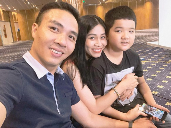 Ông xã khoe ảnh lộ mối quan hệ giữa MC Hoàng Linh với con riêng - Hình 6 Ong xa khoe anh lo moi quan he giua MC Hoang Linh voi con rieng-Hinh-6
