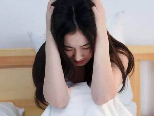Tôi chết lặng khi nghe tiếng phụ nữ phòng bên cạnh đêm tân hôn Toi chet lang khi nghe tieng phu nu phong ben canh dem tan hon