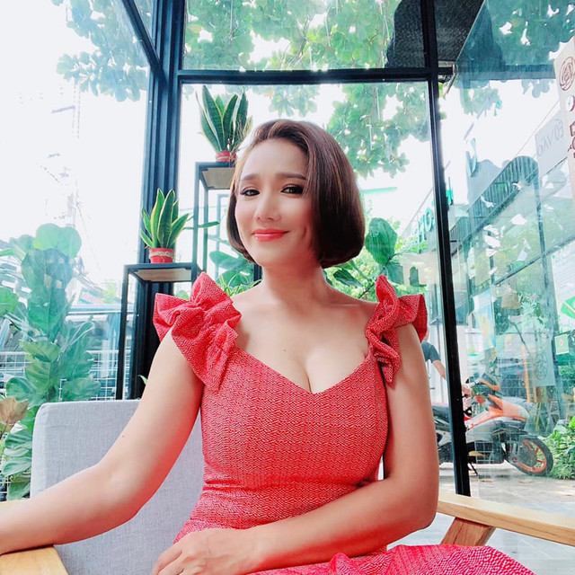 Nữ MC mê cờ bạc, thua sạch tiền cát - xê nửa tháng trong một đêm - Hình 3 Nu MC me co bac, thua sach tien cat - xe nua thang trong mot dem-Hinh-3