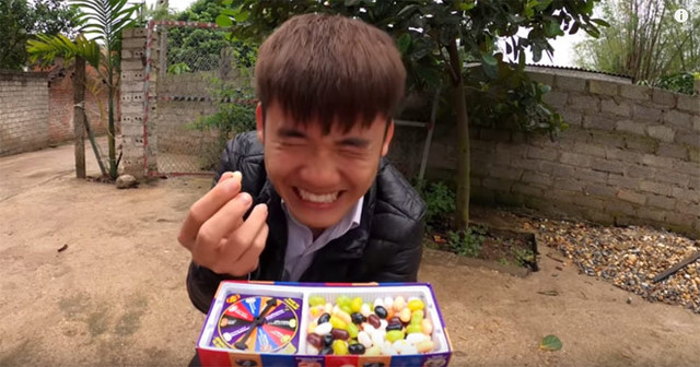 Con trai bà Tân Vlog bị dân mạng bóc mẽ "diễn lố" - Hình 2 Con trai ba Tan Vlog bi dan mang boc me