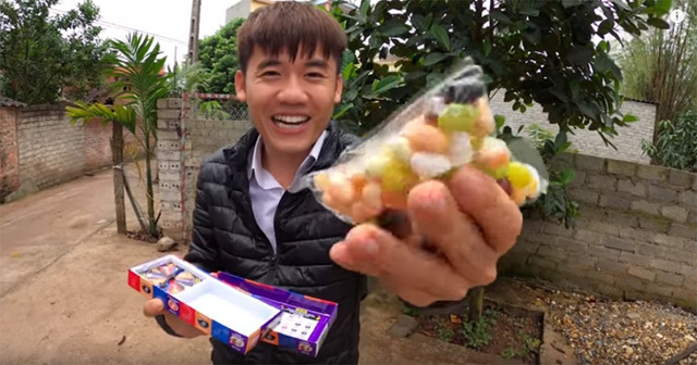 Con trai bà Tân Vlog bị dân mạng bóc mẽ "diễn lố" Con trai ba Tan Vlog bi dan mang boc me