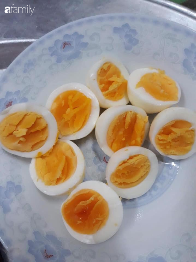 5 mẹo giúp chọn trứng gà ta, không nhầm với trứng gà công nghiệp - Hình 5 5 meo giup chon trung ga ta, khong nham voi trung ga cong nghiep-Hinh-5