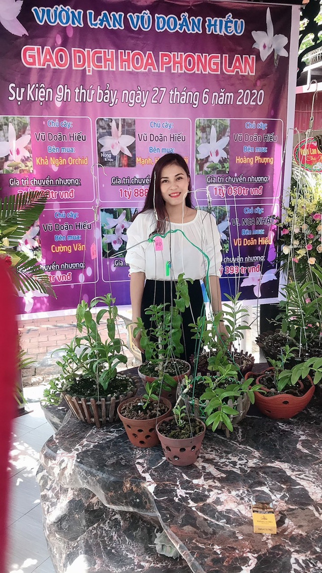 Đại gia vác 2 bao tải tiền tươi mua cây cảnh - Hình 2 Dai gia vac 2 bao tai tien tuoi mua cay canh-Hinh-2