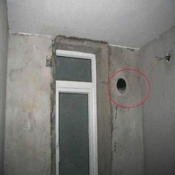 Đục lỗ trên tường phòng tắm, tưởng vô lí mà tác dụng bất ngờ Duc lo tren tuong phong tam, tuong vo li ma tac dung bat ngo