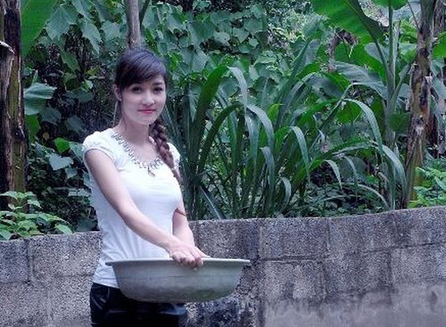 Những mỹ nhân Việt bị bạn trai mạnh tay đánh 'không trượt phát nào' - Hình 3 Nhung my nhan Viet bi ban trai manh tay danh 'khong truot phat nao'-Hinh-3