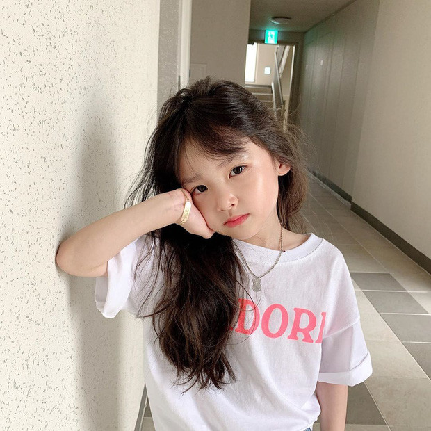 Cô bé xinh xắn phối đồ thì đến người lớn cũng phải học hỏi - Hình 6 Co be xinh xan phoi do thi den nguoi lon cung phai hoc hoi-Hinh-6