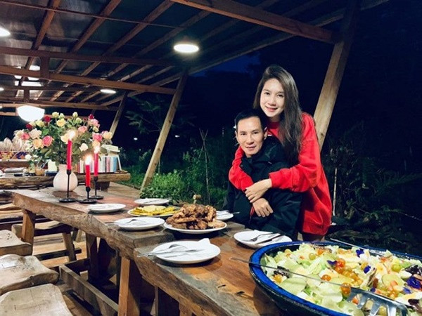 Lý Hải tạo dáng nữ tính khi mặc đồ vợ nhận 'bão like' từ fan - Hình 2 Ly Hai tao dang nu tinh khi mac do vo nhan 'bao like' tu fan-Hinh-2