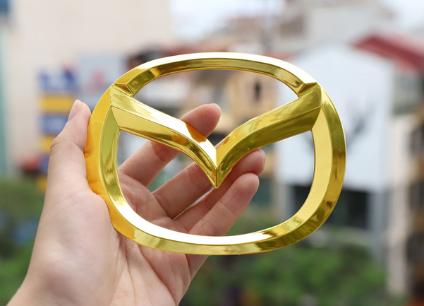 Royal Gift đưa trào lưu mạ vàng logo ôtô và siêu xe lên tầm mới Royal Gift dua trao luu ma vang logo oto va sieu xe len tam moi