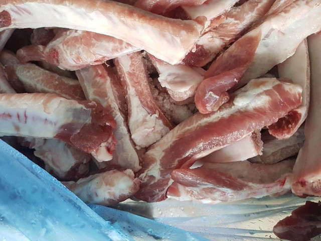 Thịt bò Úc, gà ủ muối tiêu: Giá siêu rẻ, bán tràn lan - Hình 2 Thit bo Uc, ga u muoi tieu: Gia sieu re, ban tran lan-Hinh-2