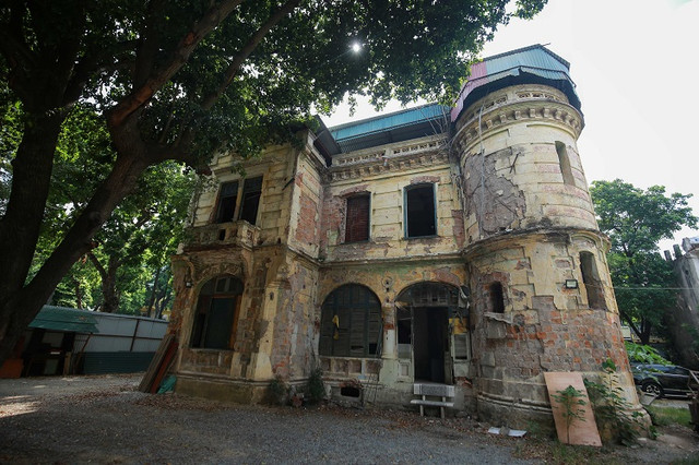 Xót xa nhìn biệt thự 1000m² bỏ hoang ngay khu đất kim cương - Hình 2 Xot xa nhin biet thu 1000m² bo hoang ngay khu dat kim cuong-Hinh-2