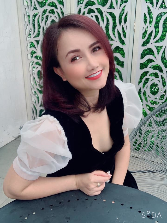 Hoàng Yến: 3 cuộc hôn nhân tan vỡ và cú sốc sinh con tuổi 40 - Hình 4 Hoang Yen: 3 cuoc hon nhan tan vo va cu soc sinh con tuoi 40-Hinh-4