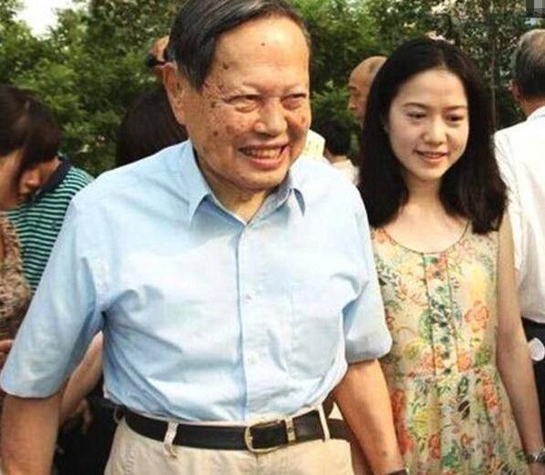 Đêm tân hôn tôi hóa đá khi chồng mở cửa phòng - Hình 2 Dem tan hon toi hoa da khi chong mo cua phong-Hinh-2