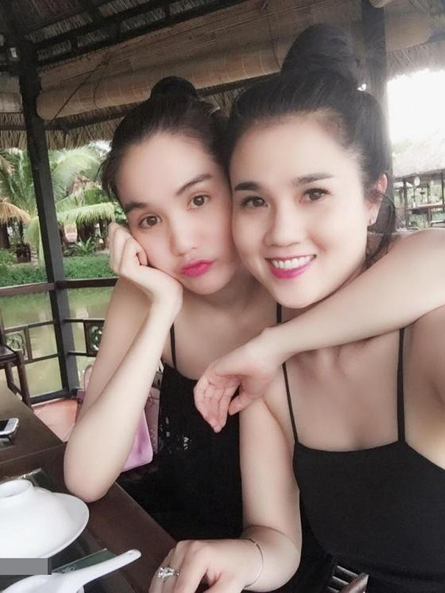 Chị gái Ngọc Trinh và những lần 'chửi sốc óc' chỉ để bảo vệ em Chi gai Ngoc Trinh va nhung lan 'chui soc oc' chi de bao ve em