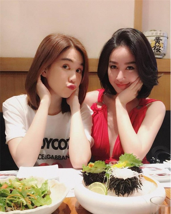 Chị gái Ngọc Trinh và những lần 'chửi sốc óc' chỉ để bảo vệ em - Hình 2 Chi gai Ngoc Trinh va nhung lan 'chui soc oc' chi de bao ve em-Hinh-2