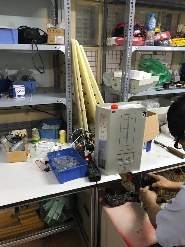 Máy rửa tay tự chế giá 500.000 đồng xịn như lời đồn? - Hình 3 May rua tay tu che gia 500.000 dong xin nhu loi don?-Hinh-3