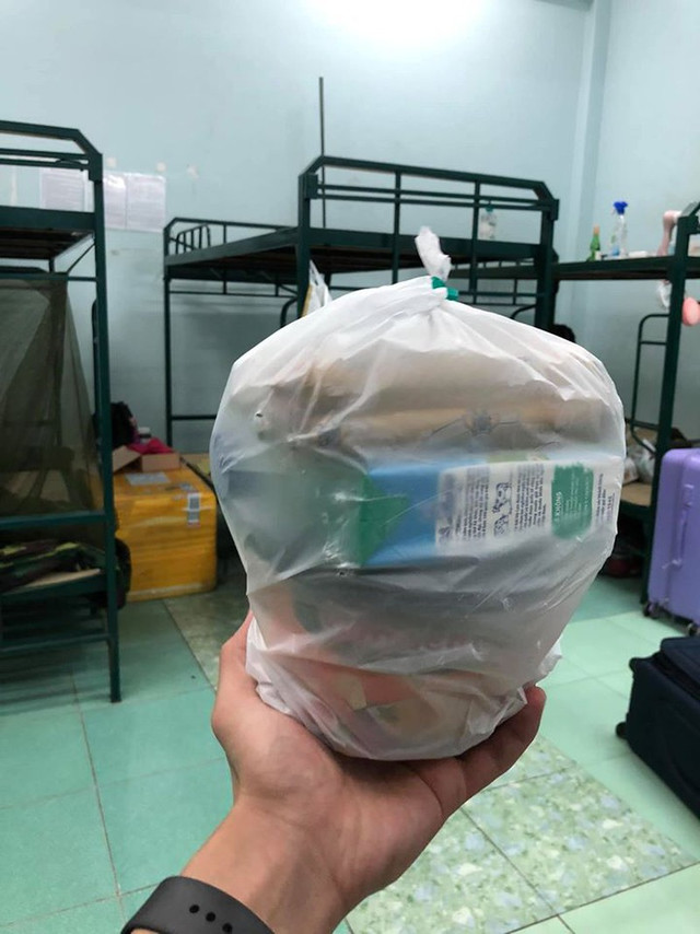 Chùm ảnh cách ly gây bão mạng của Việt kiều - Hình 6 Chum anh cach ly gay bao mang cua Viet kieu-Hinh-6