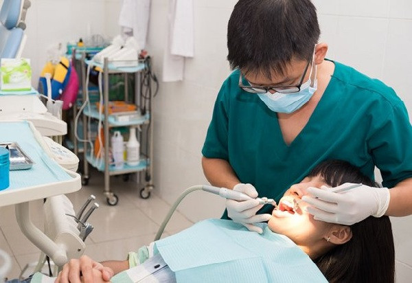Bài học để đời từ hai lần làm răng thẩm mỹ mất 160 triệu Bai hoc de doi tu hai lan lam rang tham my mat 160 trieu