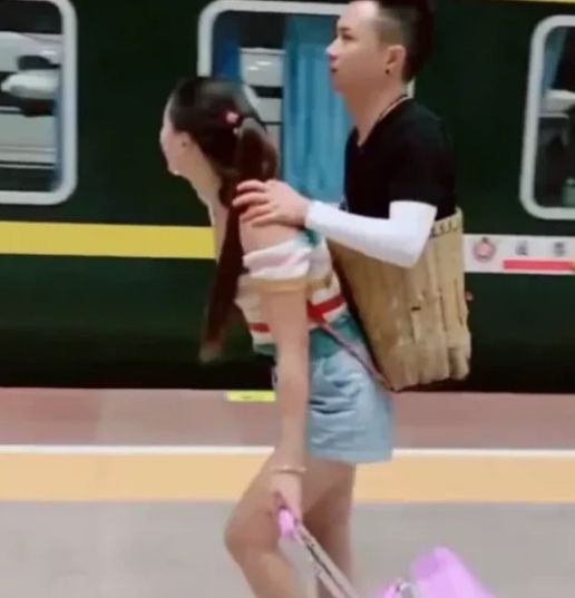 Đôi khuyết tật nổi tiếng Trung Quốc chia tay sau 10 năm gắn bó Doi khuyet tat noi tieng Trung Quoc chia tay sau 10 nam gan bo
