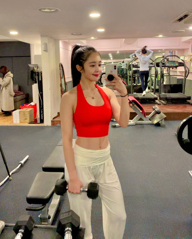 Combo chạy + nhảy dây giúp đùi nhỏ, mông căng - Hình 11 Combo chay + nhay day giup dui nho, mong cang-Hinh-11