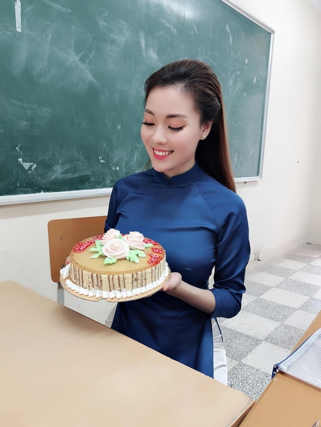 3 nữ giảng viên 'hot' nhất hiện nay - Hình 9 3 nu giang vien 'hot' nhat hien nay-Hinh-9