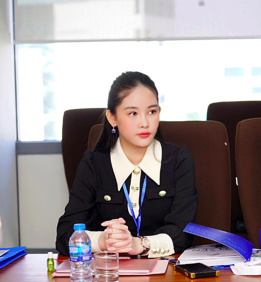 3 nữ giảng viên 'hot' nhất hiện nay - Hình 3 3 nu giang vien 'hot' nhat hien nay-Hinh-3